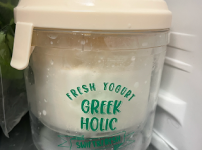 그릭요거트를 만들기 위해 유청을 분리해내는 용기